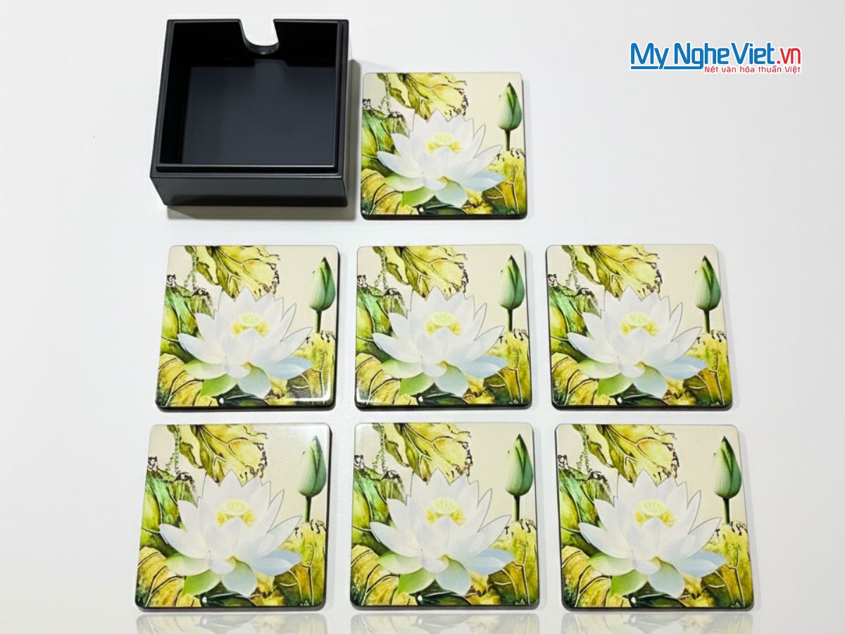 Đế Lót Ly sơn mài vuông hoa sen trắng nền trắng & Hộp quà tặng cao cấp DLL10-9