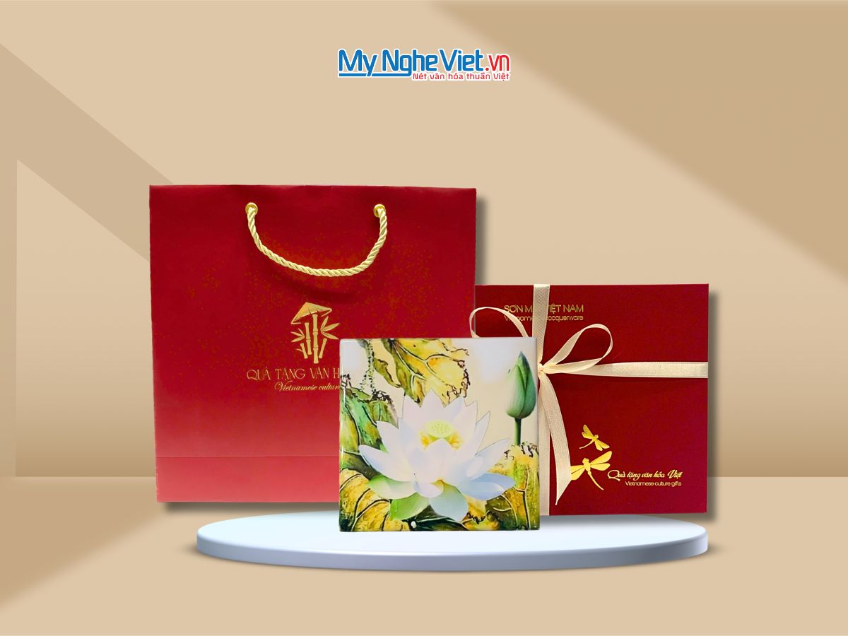 Đế Lót Ly sơn mài vuông hoa sen trắng nền trắng & Hộp quà tặng cao cấp DLL10-9