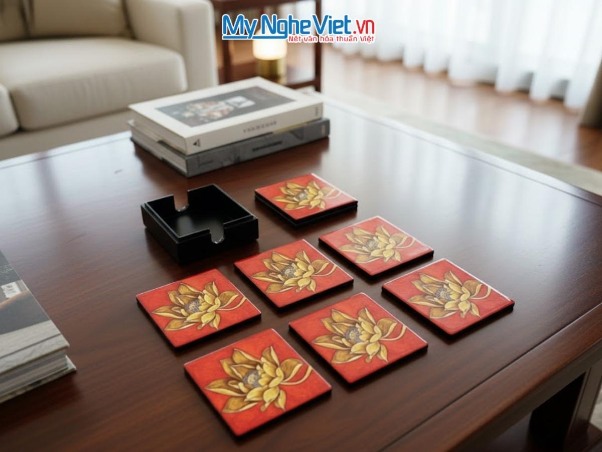 Đế Lót Ly sơn mài vuông hoa sen vàng nền cam & Hộp quà tặng cao cấp DLL10-8