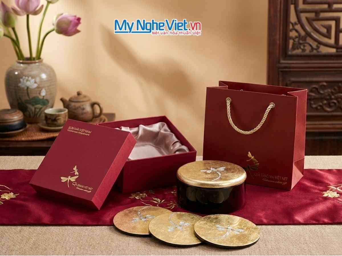 Đế Lót Ly Tròn Cẩn Chuồn Chuồn Nền Vàng MNV-DLL10-3