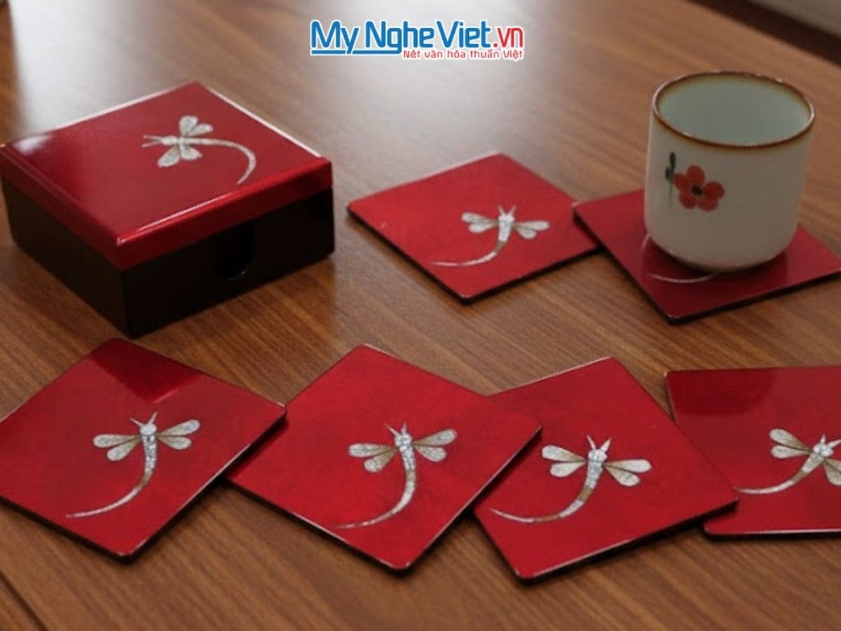 Đế Lót Ly cẩn Chuồn Chuồn nền đỏ D11xH5cm DLL10-4
