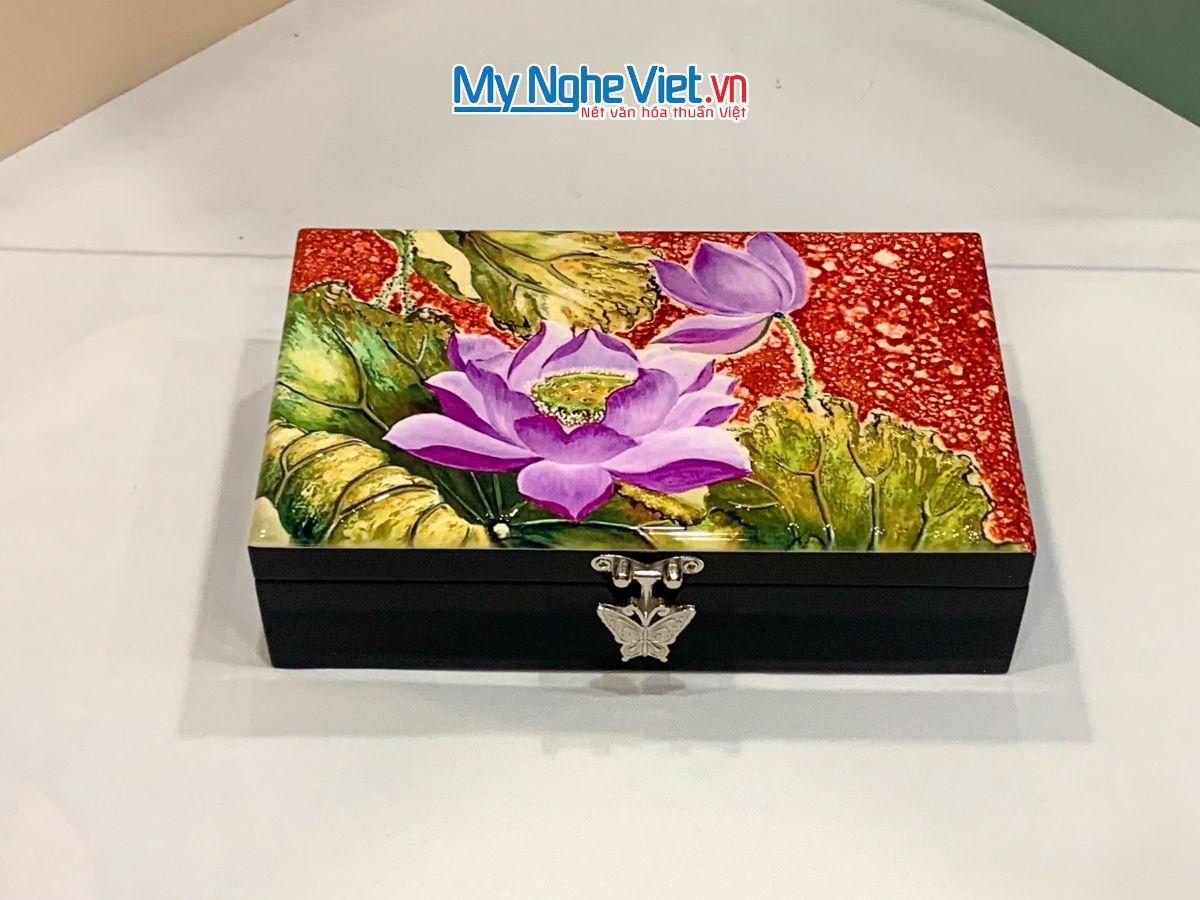 Hộp đựng trang sức SM sen hồng tím nền đỏ HTSHD04-1