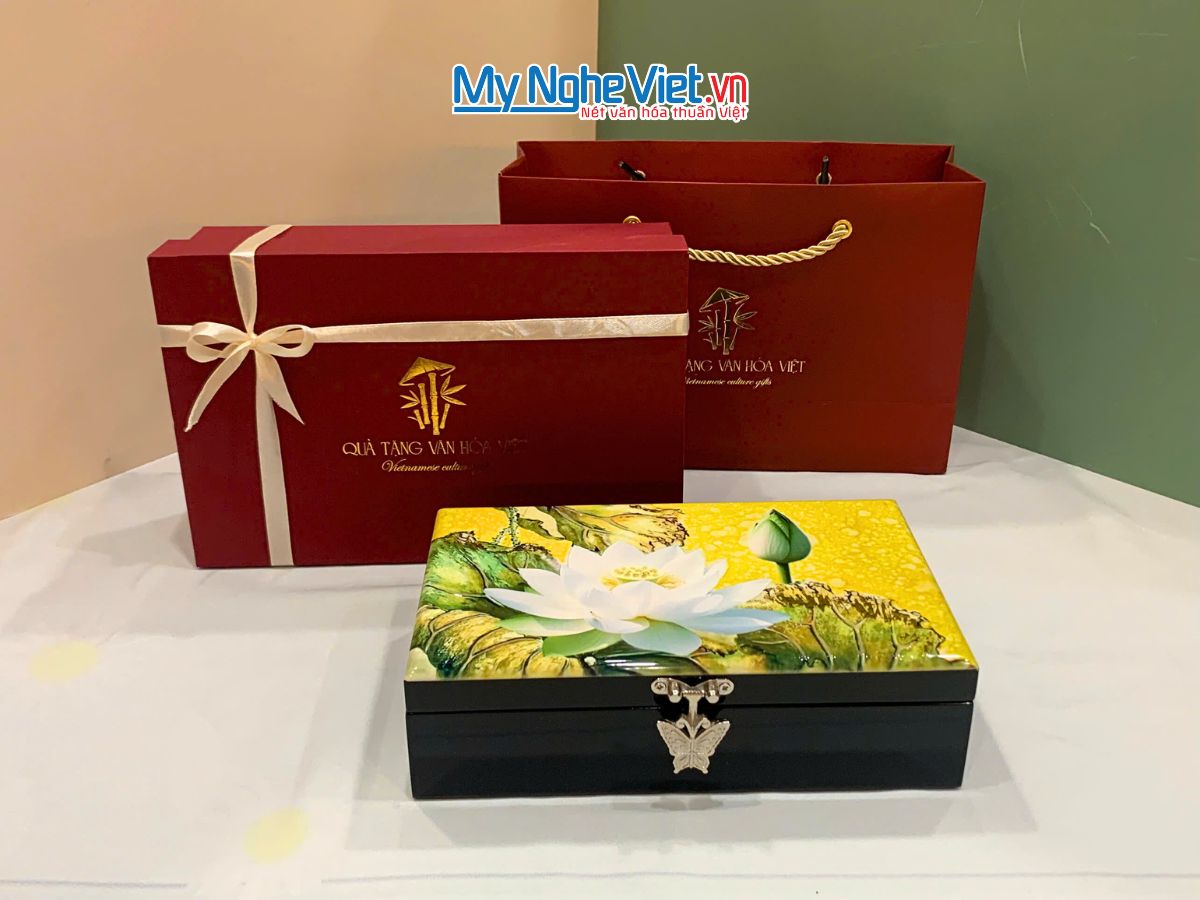 Combo Hộp đựng trang sức SM sen trắng nền vàng + hộp ép kim CBHTSHD04-5