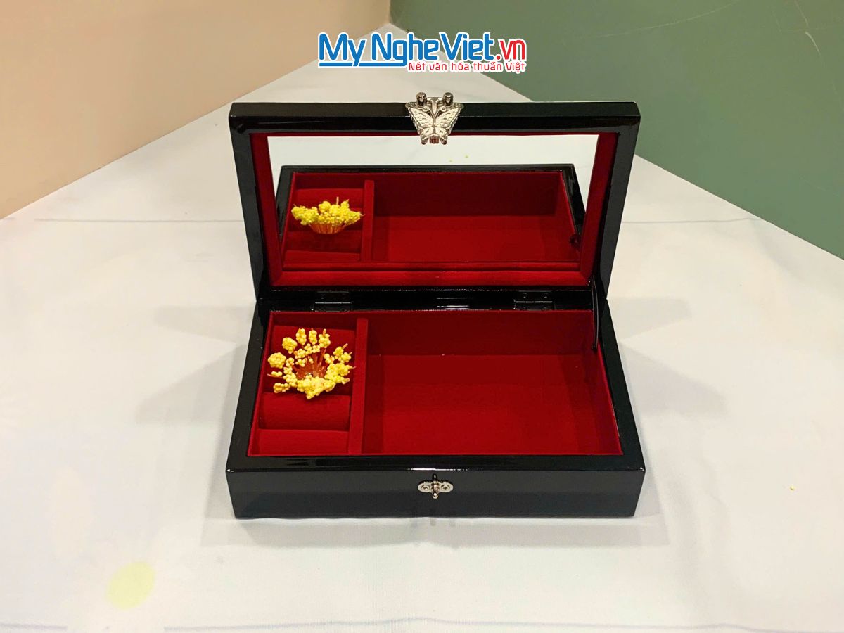 Hộp đựng trang sức SM sen trắng nền vàng HTSHD04-5