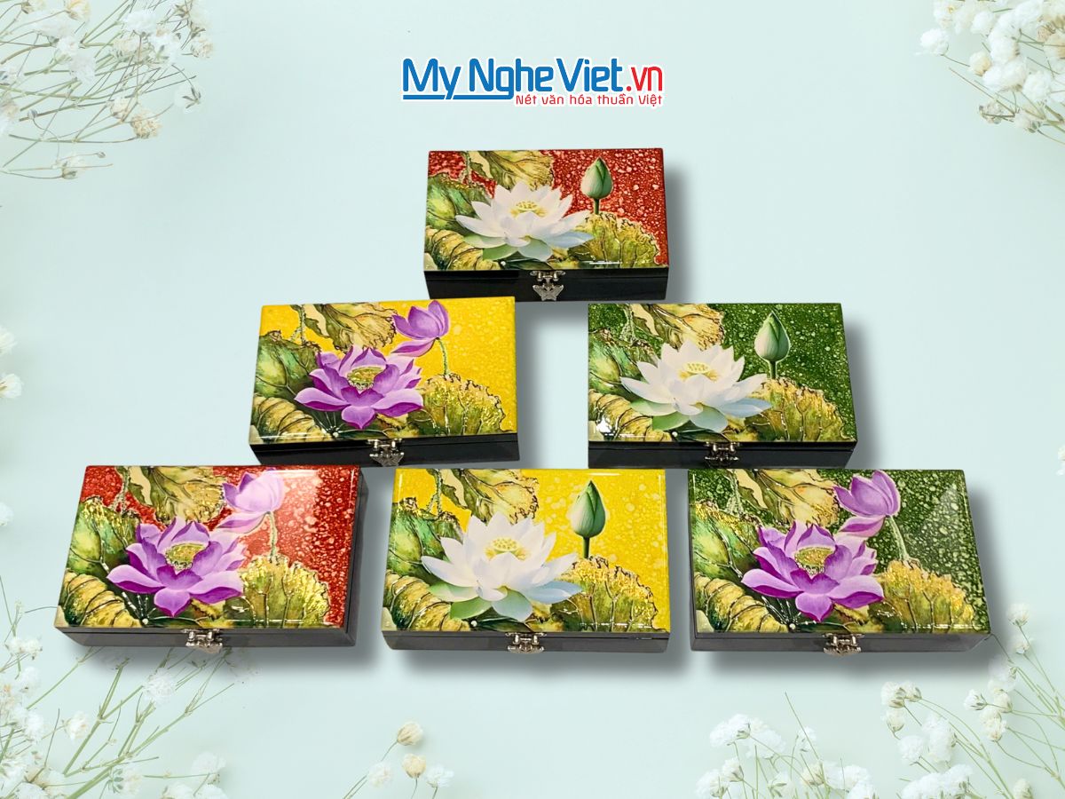Hộp đựng trang sức SM sen trắng nền vàng HTSHD04-5
