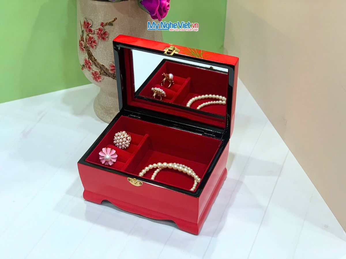 Hộp Trang Sức Sơn Mài Cao Cấp Lớn Có Chân Vẽ Hoa Sen Đắp Nổi Nền Đỏ MNV-SMDH1521/5