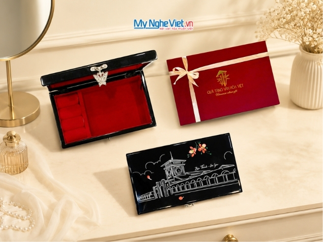 Hộp Trang Sức Vẽ Tay Chợ Bến Thành Màu Đen 12x20cm MNV-SMHD1220-1