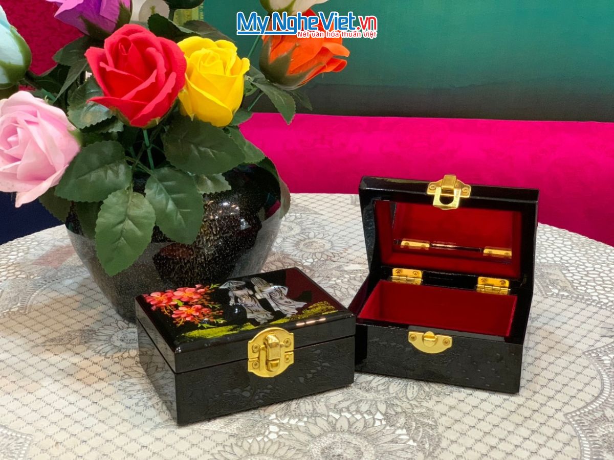 Hộp trang sức cô gái
