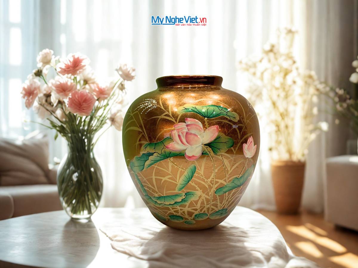 Lọ Hoa Đắp Nổi phù điêu sen vàng đồng LHSMDH22-2.1