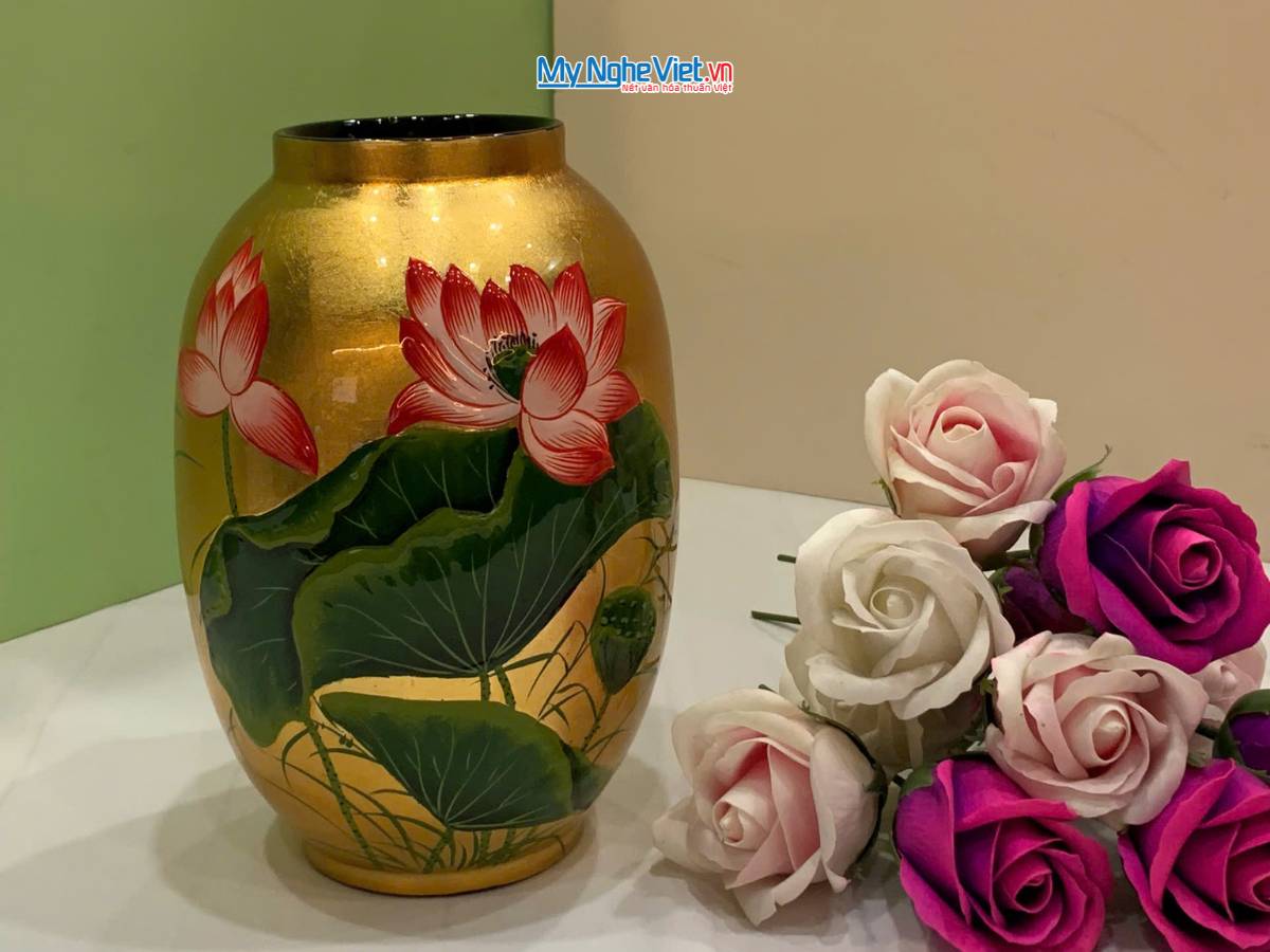 Lọ hoa sơn mài hoa sen đắp nổi phù điêu LHSMDH25-6.4.1