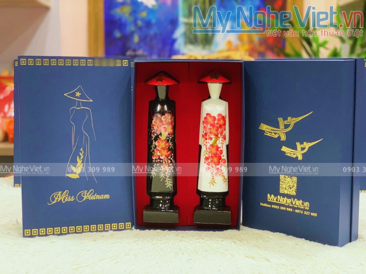 Bộ đôi tượng Cô gái áo dài Việt Nam TBL25M + hộp mỹ thuật ép kim HEK25