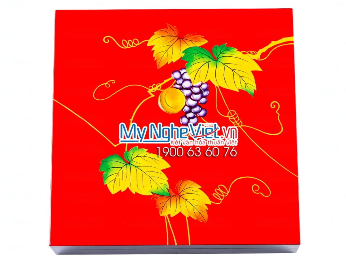 Hộp mứt vuông 4 ngăn đắp nổi họa tiết hoa quả nền đỏ HM04 - Quà Tết Ý Nghĩa