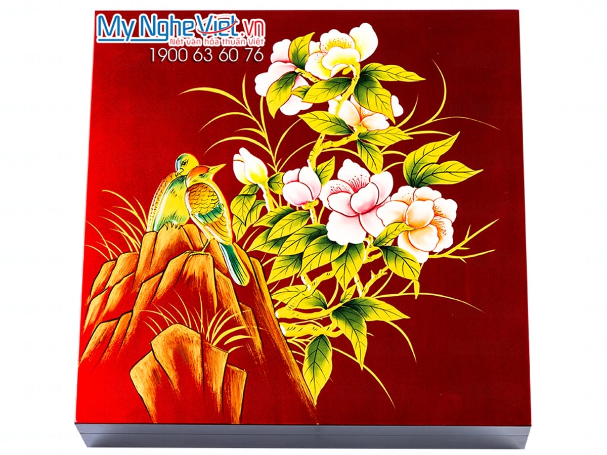 Hộp mứt sơn mài vuông 4 ngăn đắp nổi vẽ chim nền đỏ HM04-1 – Quà Tết Ý Nghĩa