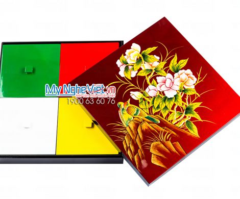 Hộp mứt sơn mài vuông 4 ngăn đắp nổi vẽ chim nền đỏ HM04-1 – Quà Tết Ý Nghĩa