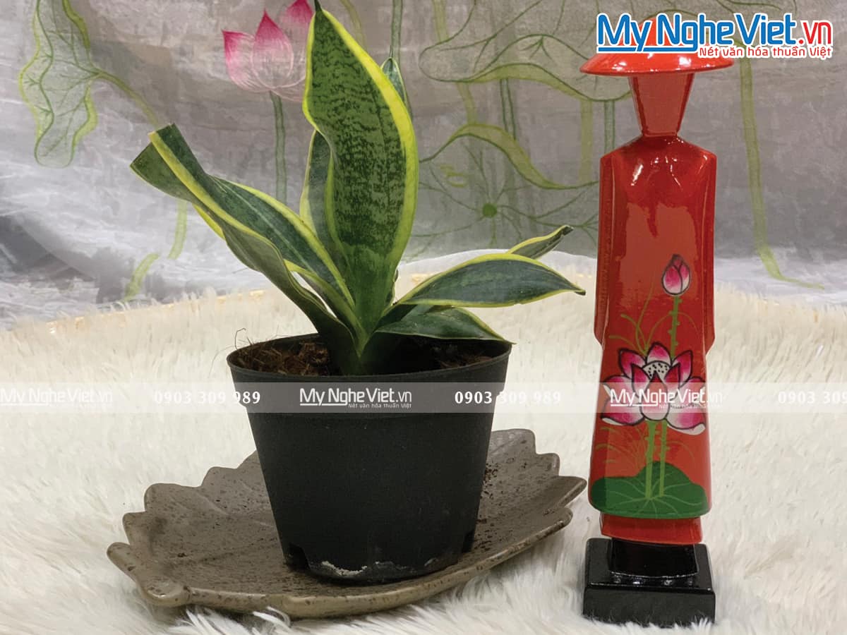 Tượng Cô Gái Áo Dài Việt Nam Sơn Mài Hoa Sen Cao 25cm MNV-MISSH25