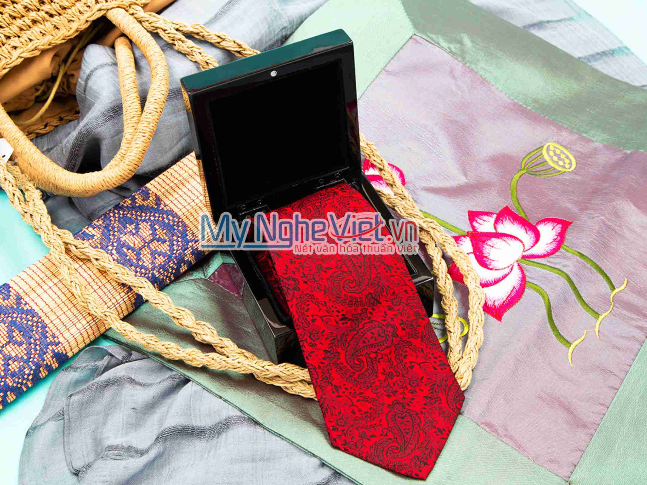Combo hộp sơn mài kết hợp Caravat hoa đen nền đỏ MNV-CBHSM07-20
